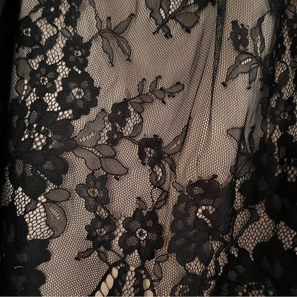 Zara black laced skirt with flower design - Picture 2 of 4